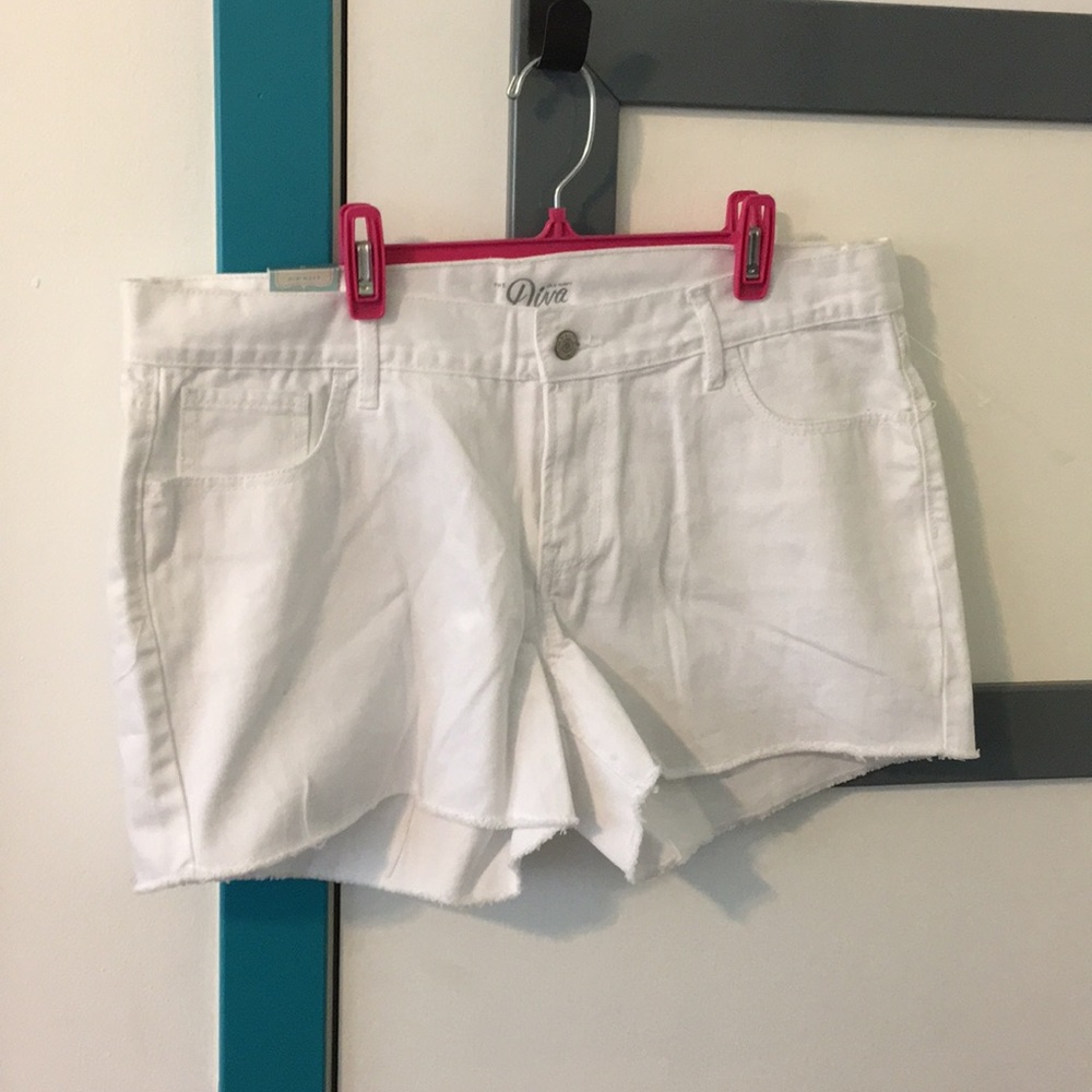 NWT Old Navy White denim Diva shorts